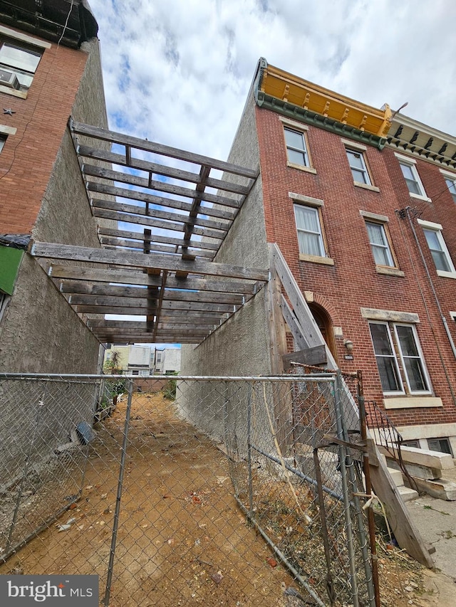 2833 Poplar St, Philadelphia, PA 19130 - exterior space
