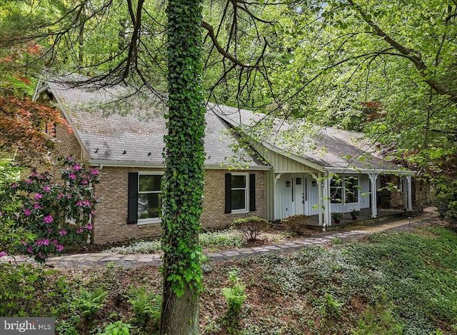 711 E Center St, Nesquehoning, PA 18240 - ranch-style home with a shingled roof, brick siding, and covered porch