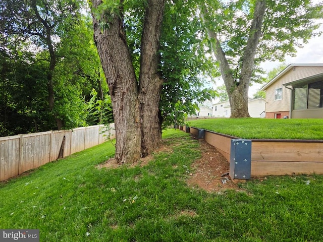 402 W Maple Ave, Sterling, VA 20164 - view of yard