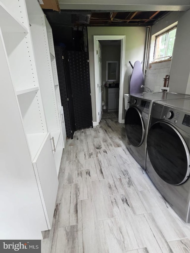 402 W Maple Ave, Sterling, VA 20164 - laundry area featuring washing machine and clothes dryer and light wood-style floors