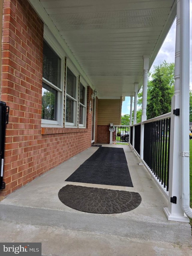 402 W Maple Ave, Sterling, VA 20164 - view of porch
