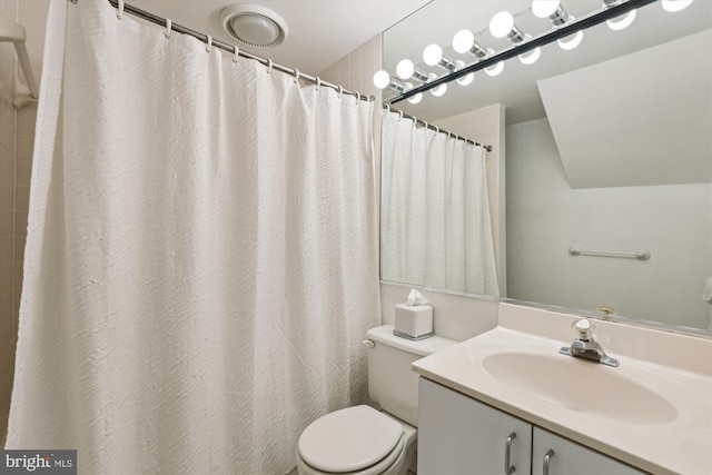 10127 Hillington Ct, Vienna, VA 22182 - full bath featuring toilet, vanity, and a shower with curtain