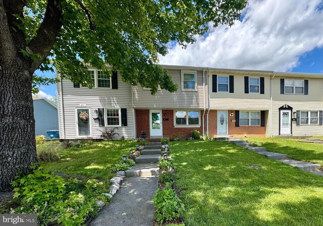 203 Ritter Pl, Berryville, VA 22611 - townhome / multi-family property featuring a front lawn and brick siding