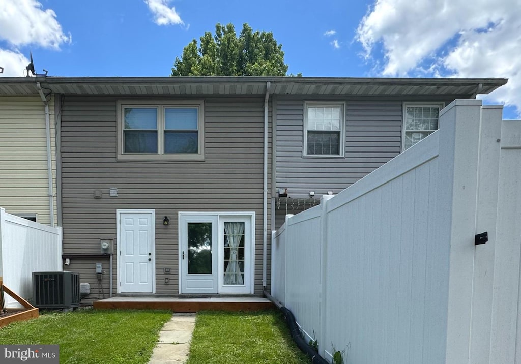 203 Ritter Pl, Berryville, VA 22611 - rear view of house featuring central AC