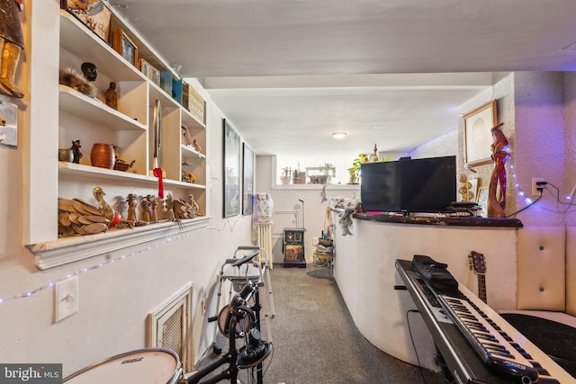 5615 N Warnock St, Philadelphia, PA 19141 - hall with carpet floors