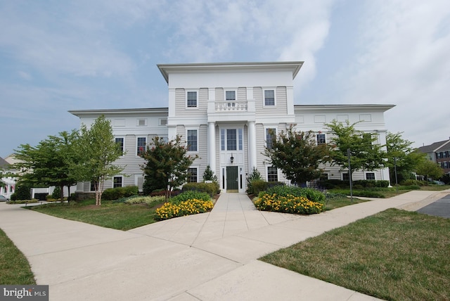 850 Still Creek Ln, Gaithersburg, MD 20878 - greek revival house featuring a front yard