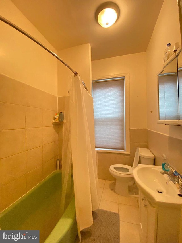 1527 Page St, Philadelphia, PA 19121 - bathroom featuring tile patterned flooring, toilet, shower / tub combo, and vanity