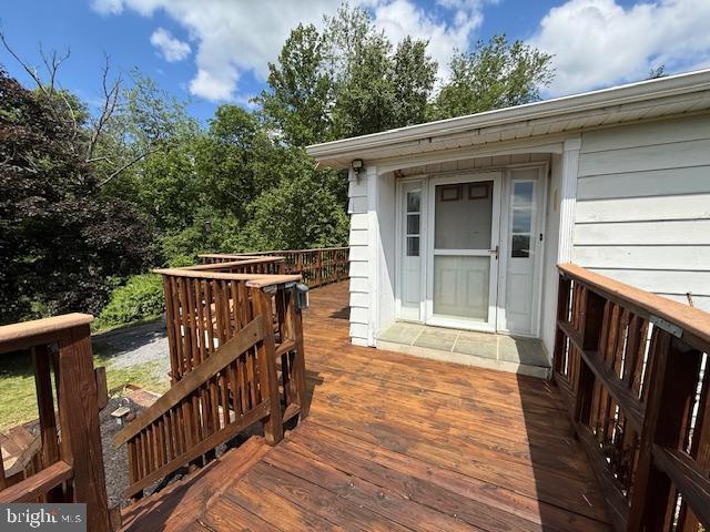 120 Omps Rd, Cross Junction, VA 22625 - view of wooden terrace