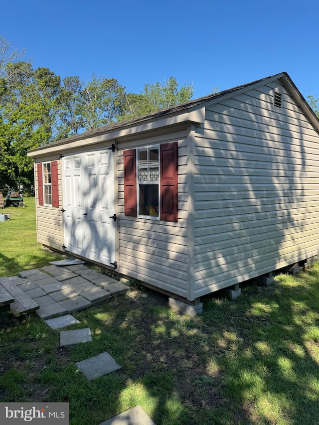 72 Maryland Ave, Crisfield, MD 21817 - view of side of property with a yard and an outdoor structure