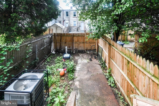 1337 Ward St, Baltimore, MD 21230 - fenced backyard with central AC