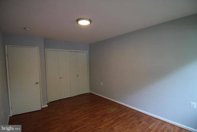 4415 Briarwood Ct N Unit 11, Annandale, VA 22003 - unfurnished bedroom featuring wood finished floors, a closet, and baseboards