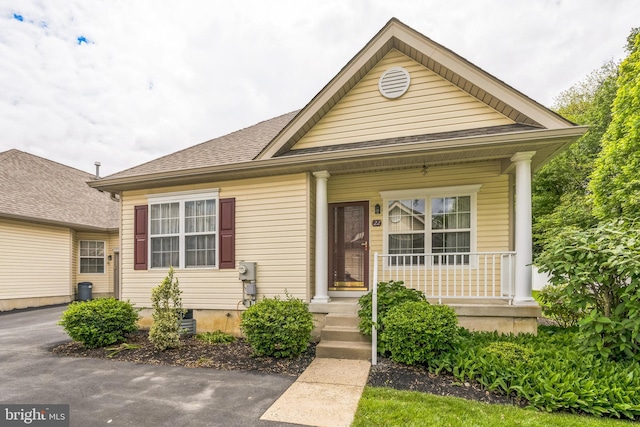 22 Regents Ct, Bensalem, PA 19020 - bungalow-style home with a porch