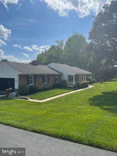 219 Skycrest Dr, Landenberg, PA 19350 - ranch-style home featuring a front yard and an attached garage