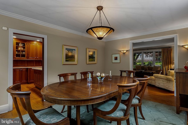 410 Heatherwood Ln, Devon, PA 19333 - dining area featuring ornamental molding and light wood-style floors