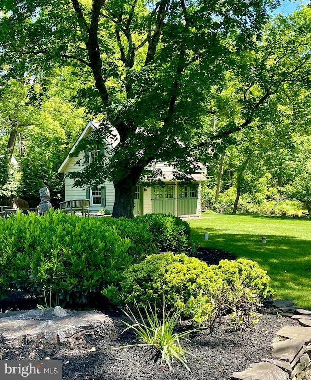 410 Heatherwood Ln, Devon, PA 19333 - view of grassy yard