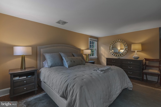 410 Heatherwood Ln, Devon, PA 19333 - bedroom with baseboards