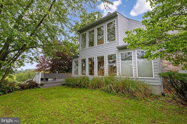 3 White Horse Ln, Spring City, PA 19475 - back of property featuring a yard