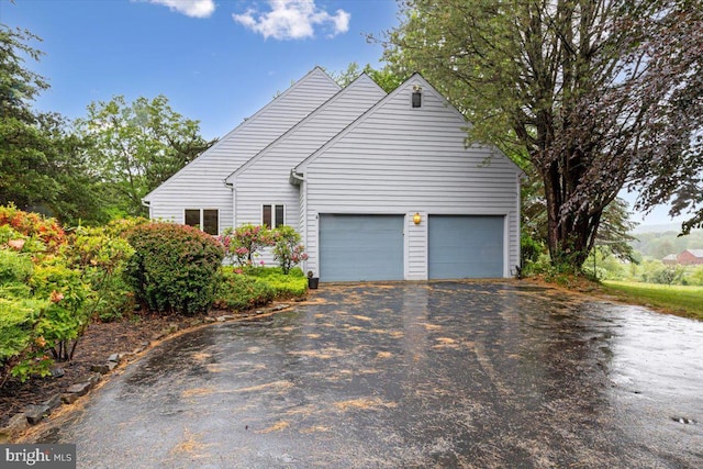 3 White Horse Ln, Spring City, PA 19475 - view of side of home with asphalt driveway and a garage