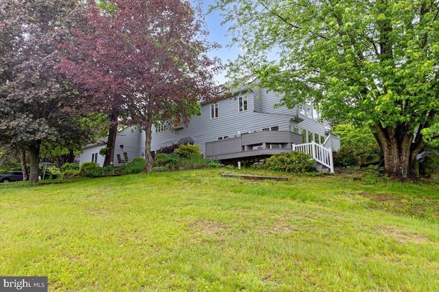3 White Horse Ln, Spring City, PA 19475 - view of grassy yard with a deck
