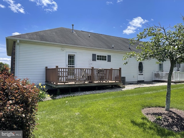 18 Brethren Ct, Gettysburg, PA 17325 - rear view of house featuring a deck, a yard, and a shingled roof