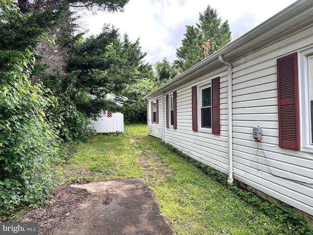 2233 N Dinwiddie St, Arlington, VA 22207 - view of grassy yard