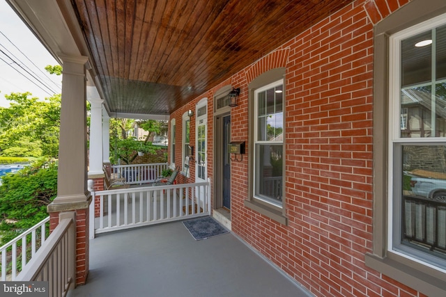 2304 W 19th St, Wilmington, DE 19806 - view of covered porch