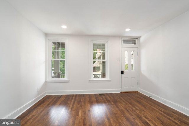 2304 W 19th St, Wilmington, DE 19806 - foyer featuring wood finished floors, baseboards, and recessed lighting