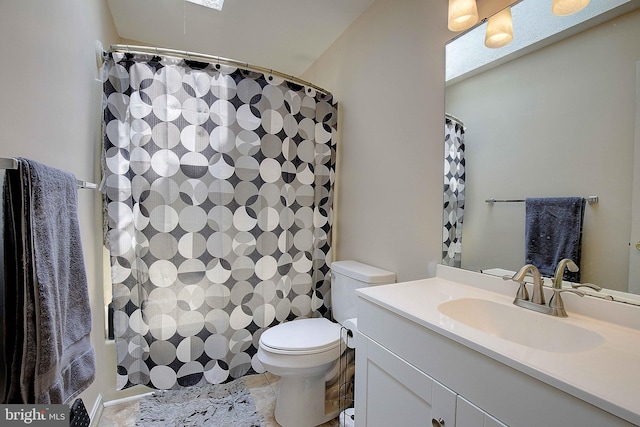 600 Small Reward Rd, Huntingtown, MD 20639 - full bath featuring toilet, vanity, curtained shower, and vaulted ceiling