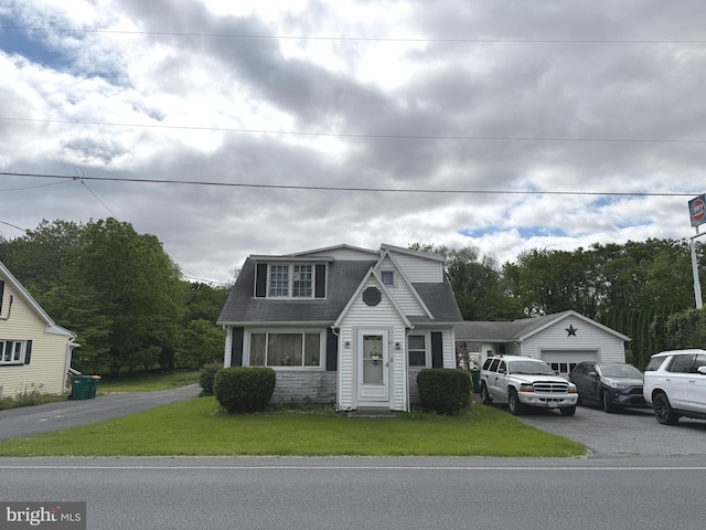 67 Fairfield St, Carlisle, PA 17013 - colonial inspired home featuring asphalt driveway, a front lawn, a garage, and roof with shingles