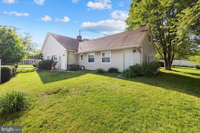 43 Windsor Ln, Willingboro, NJ 08046 - rear view of property featuring a lawn and roof with shingles