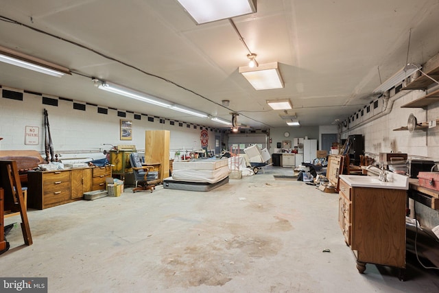 1420 Fishel Rd, Winchester, VA 22602 - garage with a workshop area