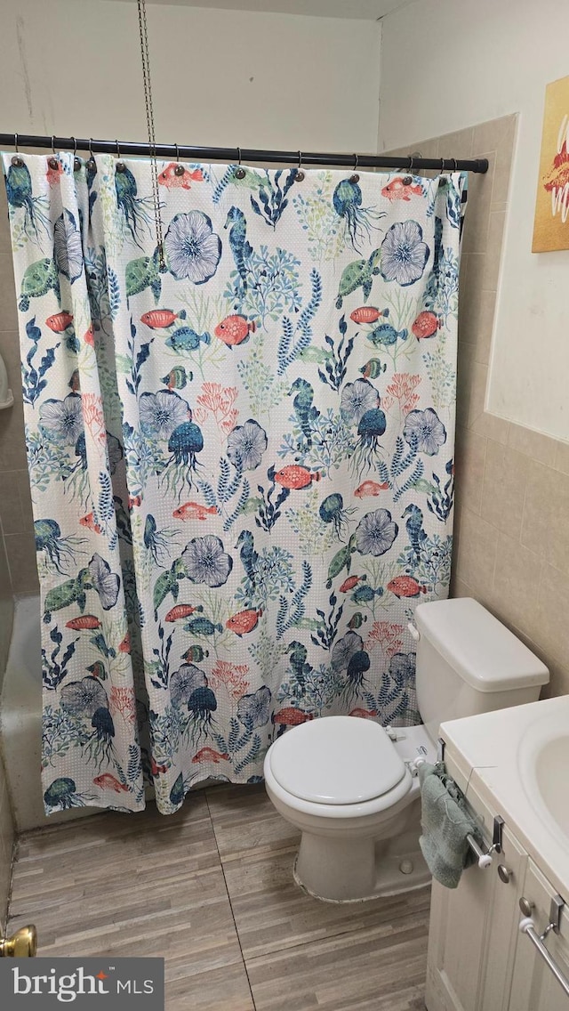 4932 Gransback St, Philadelphia, PA 19120 - full bath with tile walls, toilet, vanity, and a shower with curtain