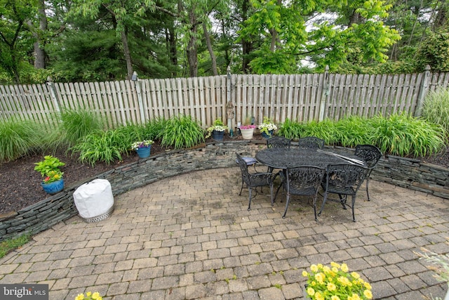 32 Eagleton Farm Rd, Newtown, PA 18940 - fenced backyard with a patio and outdoor dining area