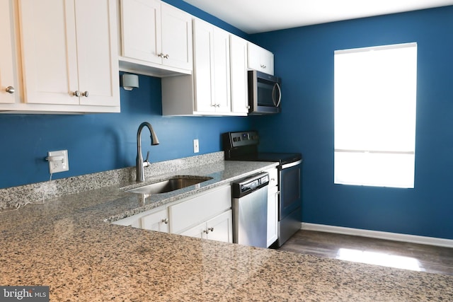 1000 Country Club Rd Unit 8, York, PA 17403 - kitchen featuring stainless steel appliances, a sink, white cabinets, and dark wood-type flooring