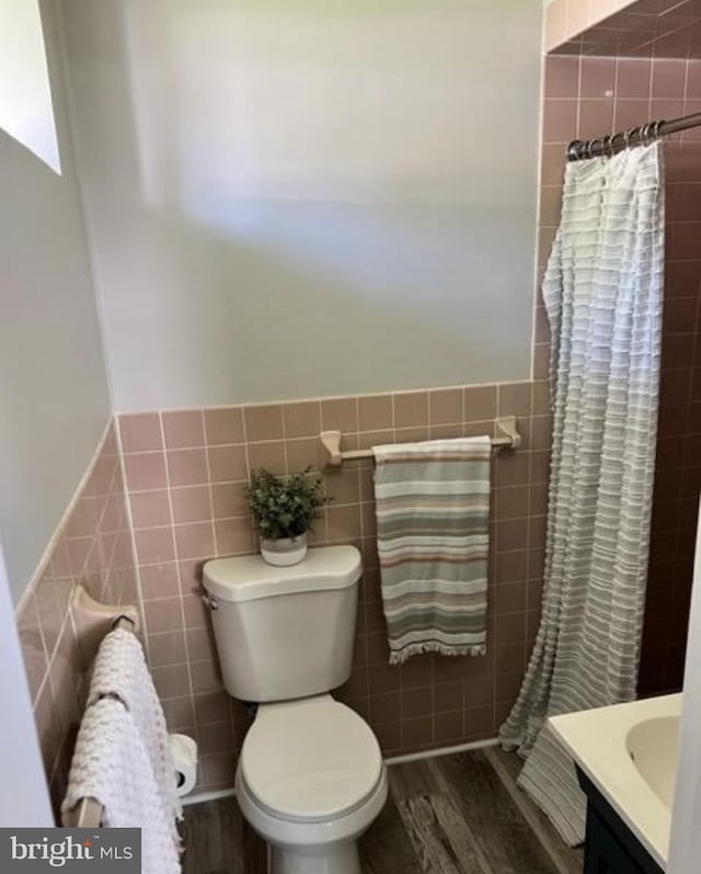 230 Eisenhower Dr, Orwigsburg, PA 17961 - bathroom featuring toilet, tile walls, vanity, tiled shower, and wood finished floors