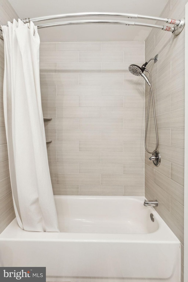 939 Sigel St, Philadelphia, PA 19148 - bathroom featuring shower / tub combo
