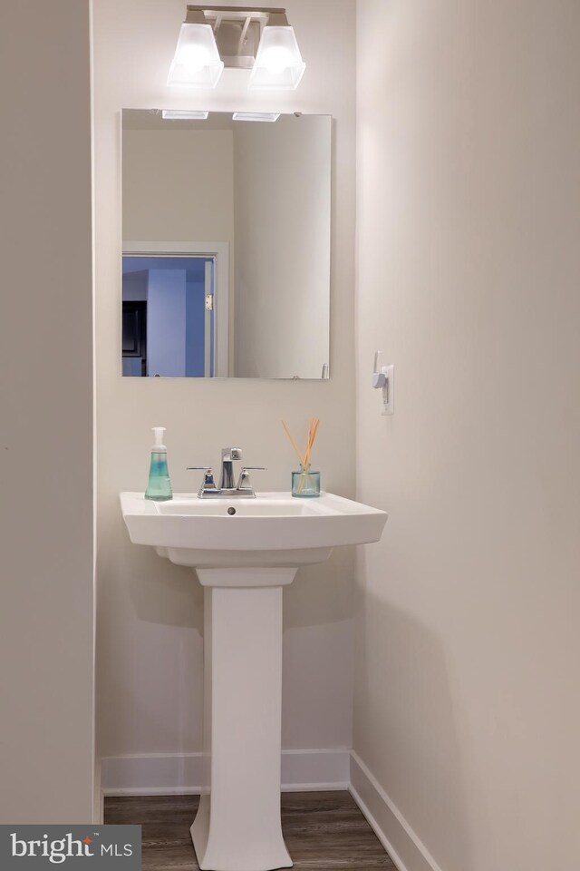 1032 Rosecroft Ln Unit 15, York, PA 17403 - bathroom featuring baseboards, wood finished floors, and a sink