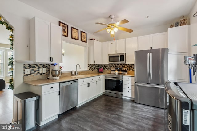 7140 Ladd Cir, Frederick, MD 21703 - kitchen featuring stainless steel appliances, a sink, ceiling fan, light countertops, and backsplash