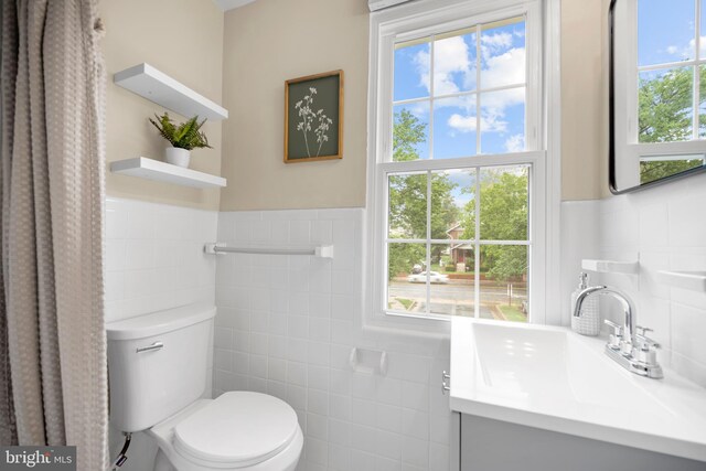 117 E Glebe Rd Unit C, Alexandria, VA 22305 - bathroom with tile walls, toilet, vanity, and a wainscoted wall