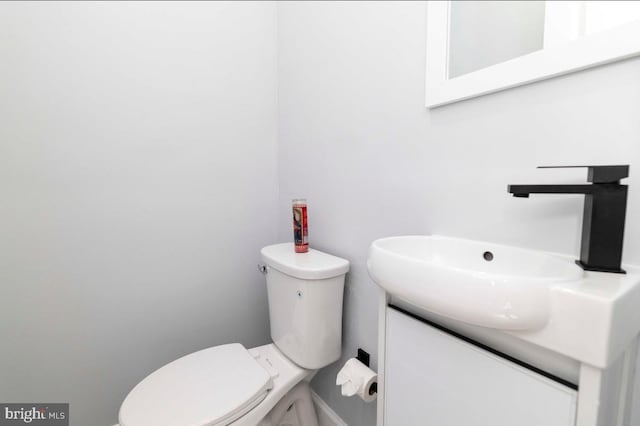 4605 N 13th St, Philadelphia, PA 19140 - bathroom with toilet and vanity