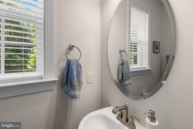 9909 Kildore Way, Fort Washington, MD 20744 - bathroom with a sink