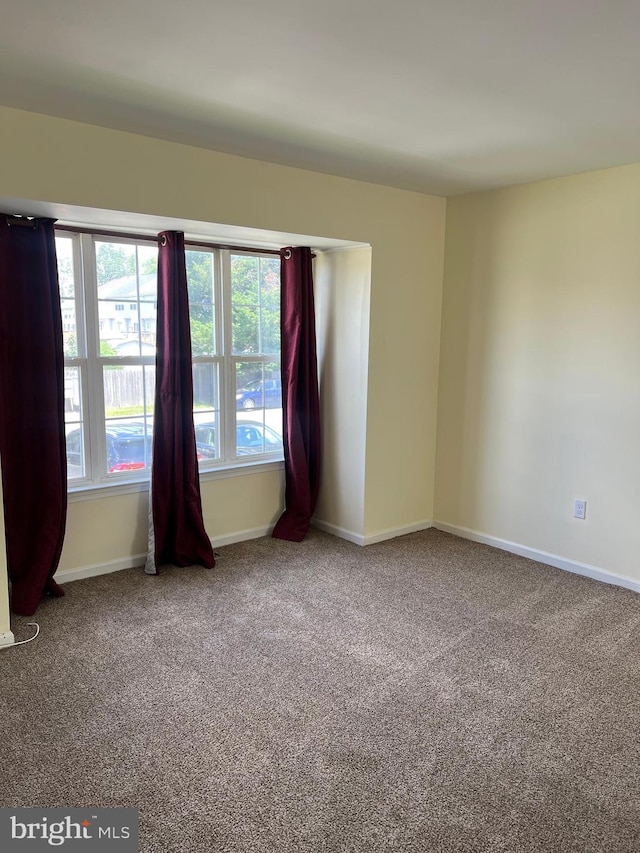 65 Auckland Dr, Newark, DE 19702 - carpeted empty room featuring baseboards