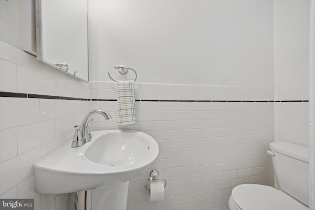 1100 Drexel Ave, Drexel Hill, PA 19026 - bathroom featuring tile walls and toilet