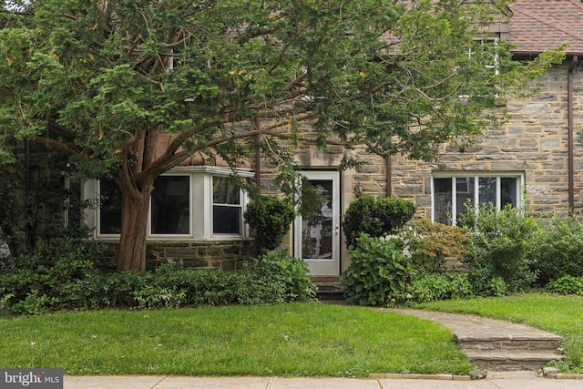 1100 Drexel Ave, Drexel Hill, PA 19026 - view of front of home with stone siding and a front lawn