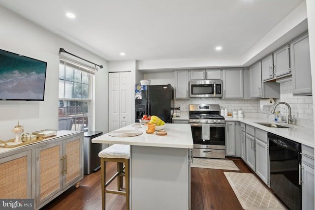 14617 Woodspring Ct, Centreville, VA 20120 - kitchen featuring black appliances, a sink, gray cabinets, dark wood-style floors, and tasteful backsplash