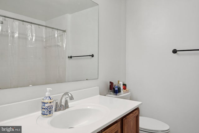 14617 Woodspring Ct, Centreville, VA 20120 - bathroom with toilet, vanity, and curtained shower