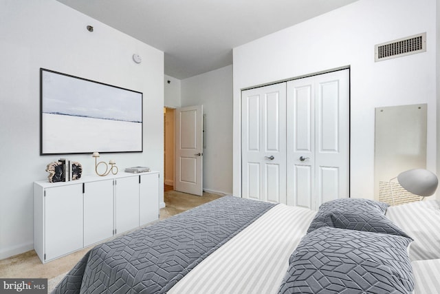 901 N Penn St Unit R305, Philadelphia, PA 19123 - bedroom featuring light carpet, a closet, and baseboards