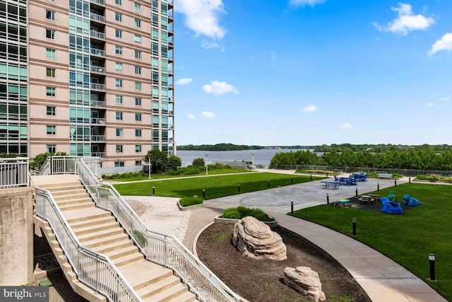 901 N Penn St Unit R305, Philadelphia, PA 19123 - view of property's community with a water view