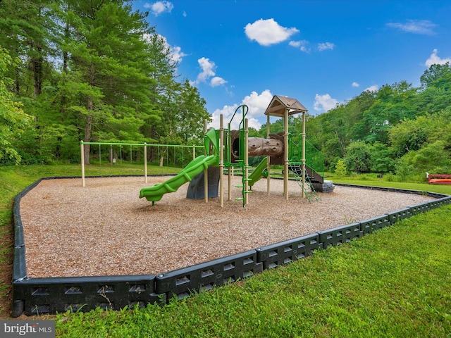 6518 Rimrock Rd, New Market, MD 21774 - community playground featuring a lawn and a wooded view