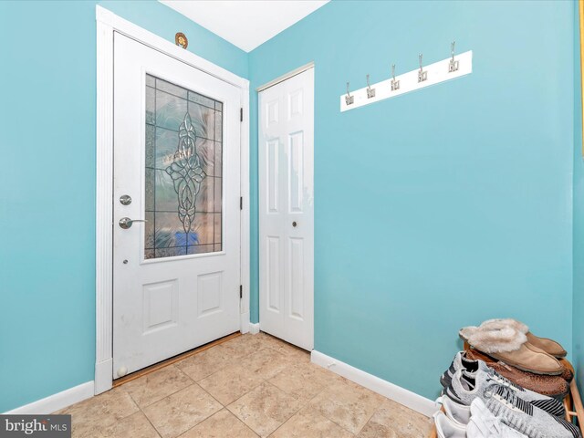 6518 Rimrock Rd, New Market, MD 21774 - entrance foyer with baseboards